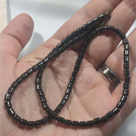 Casual Metallic Hematite Barrel Beaded Necklace - Picture 3 of 6